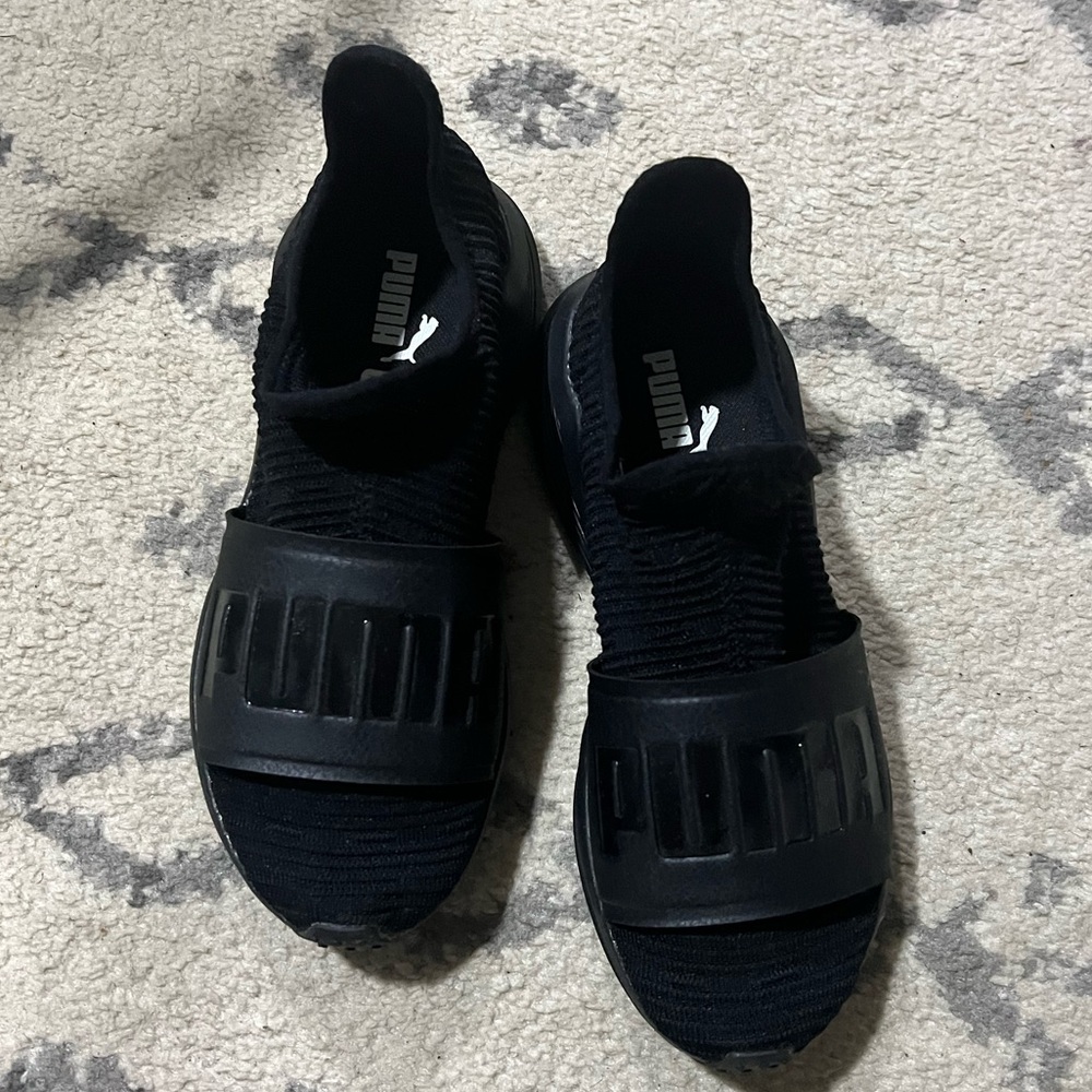 Black pumas